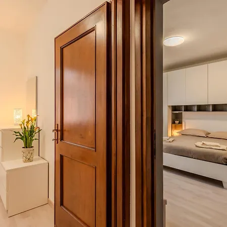 La Finestra Su Bellagio By Interhome Apartment Varenna